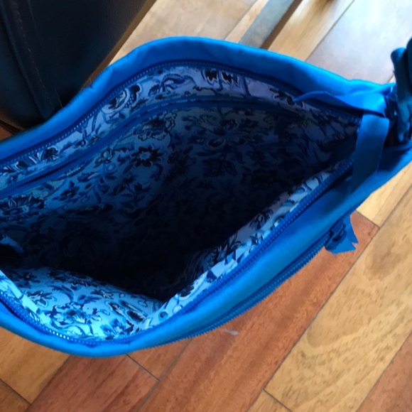 Vera Bradley crossbody - Picture 4 of 8